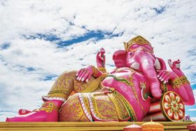 Vì sao Phật giáo, truyền thống Bà-la-môn và tín ngưỡng dân gian cùng tồn tại ở Thái Lan?
